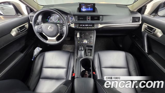 Lexus CT200h — interior