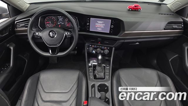 Volkswagen Jetta — interior