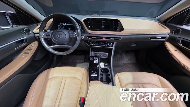 Hyundai Sonata — interior