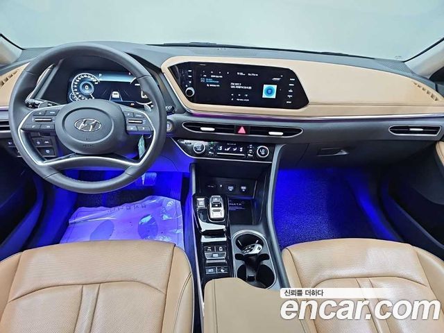 Hyundai Sonata — interior