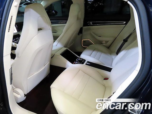 Porsche Panamera — interior