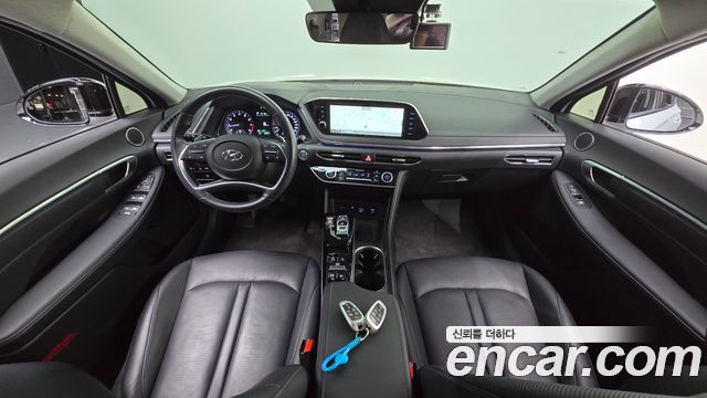 Hyundai Sonata — interior