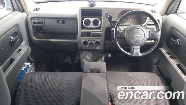Nissan Cube — interior