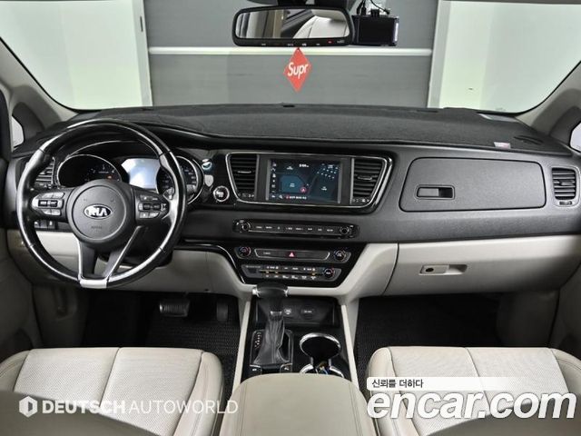 Kia Carnival — interior