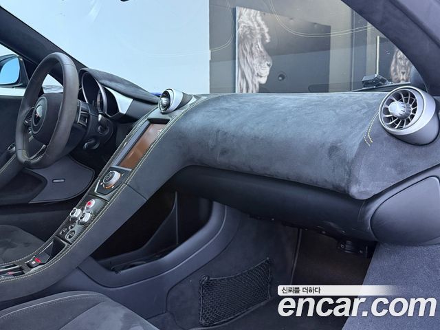 McLaren 650S — interior