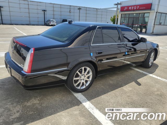 Cadillac DTS — interior