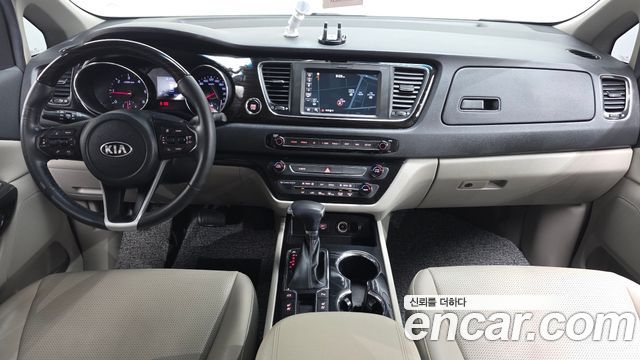 Kia Carnival — interior