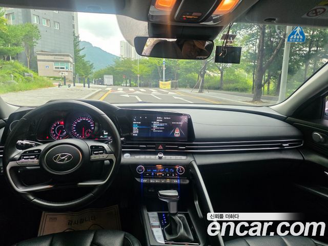 Hyundai Avante — interior