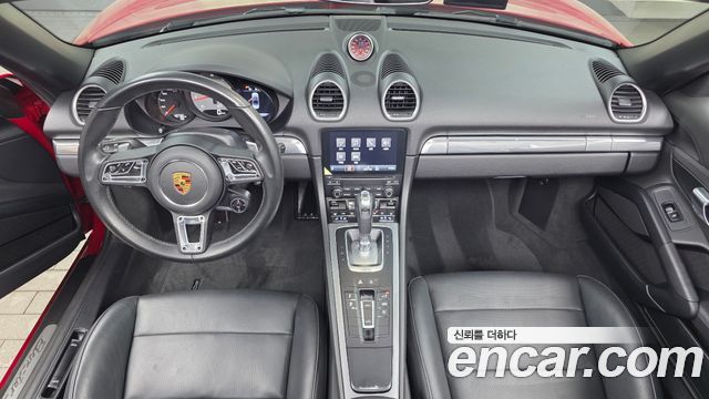 Porsche 718 — interior