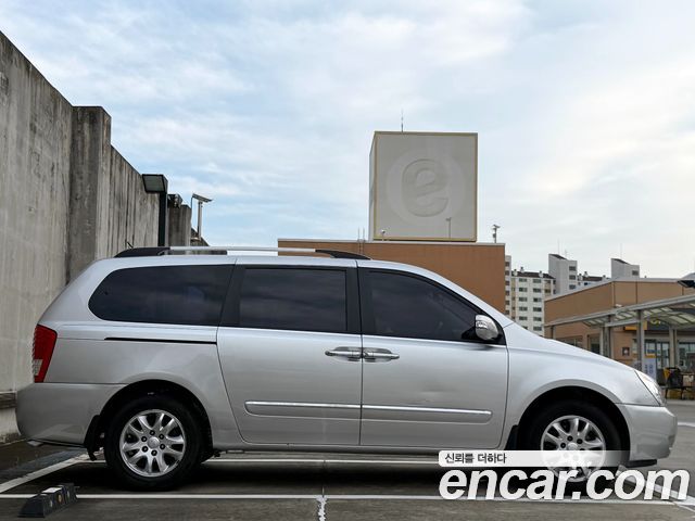 Kia Carnival — interior