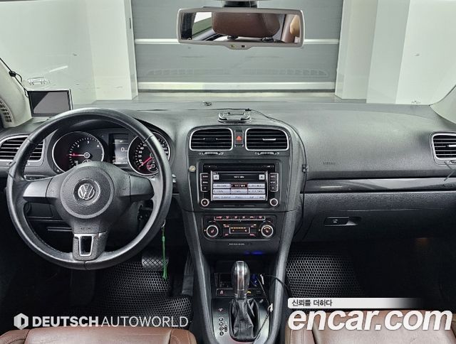 Volkswagen Golf — interior