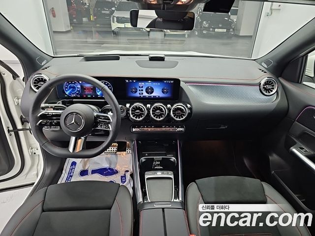 Mercedes-Benz EQA — interior