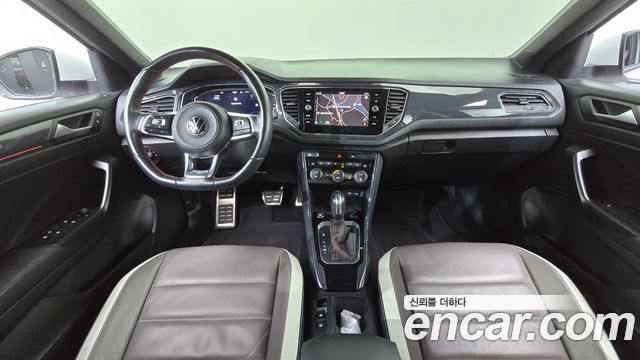 Volkswagen T-Roc — interior