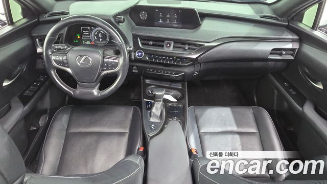 Lexus UX — interior
