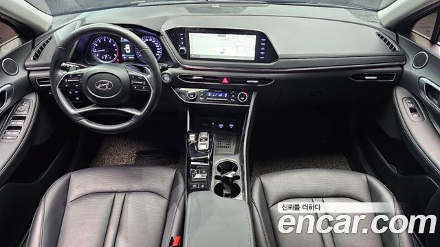 Hyundai Sonata — interior