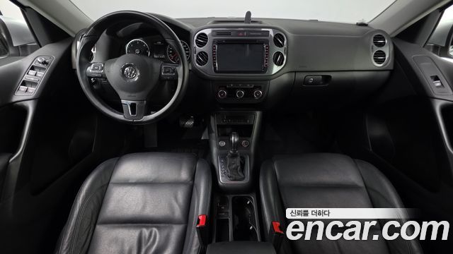 Volkswagen Tiguan — interior