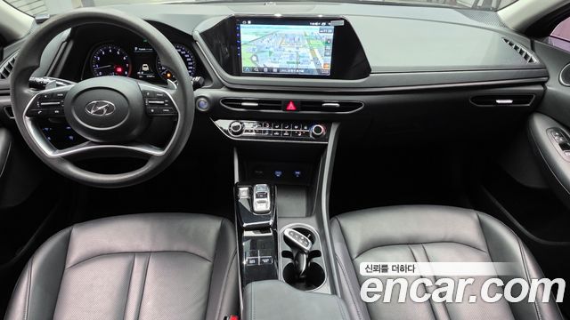 Hyundai Sonata — interior