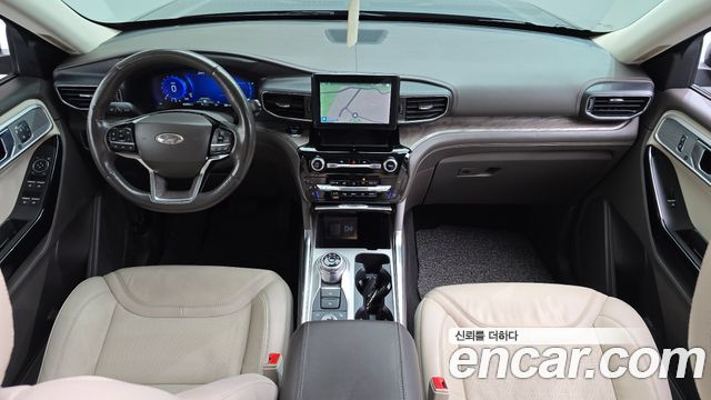 Ford Explorer — interior