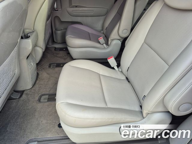 Kia Carnival — interior