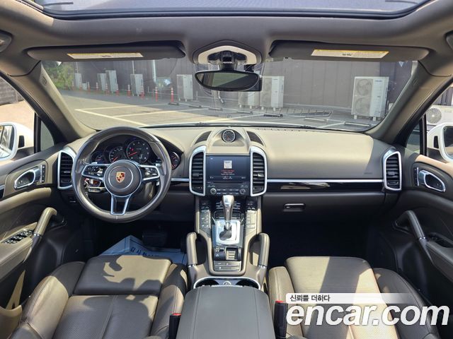 Porsche Cayenne — interior