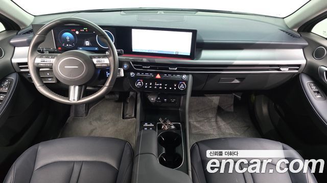 Hyundai Sonata — interior