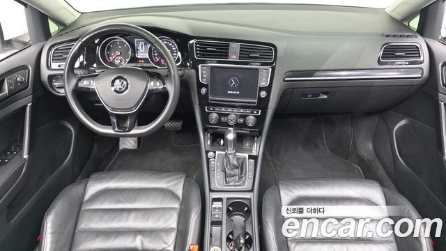 Volkswagen Golf — interior