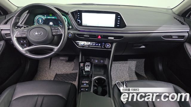 Hyundai Sonata — interior