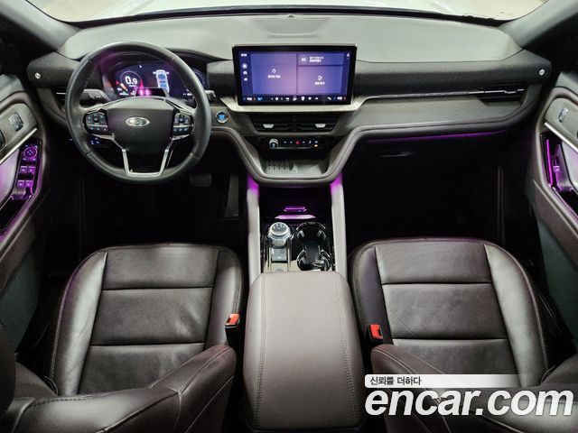 Ford Explorer — interior