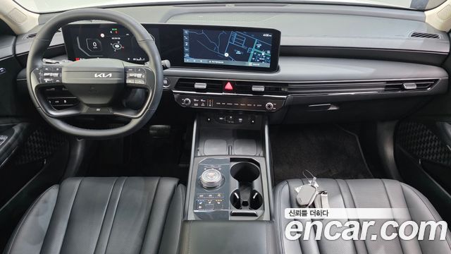 Kia K8 — interior