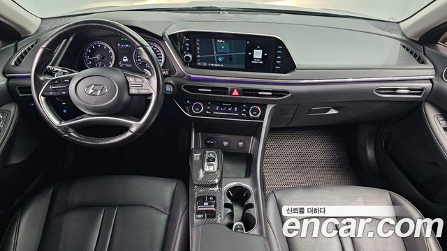 Hyundai Sonata — interior