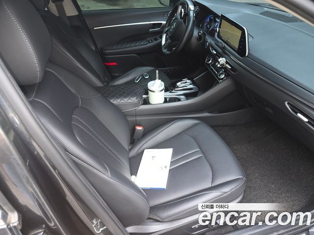 Hyundai Sonata — interior