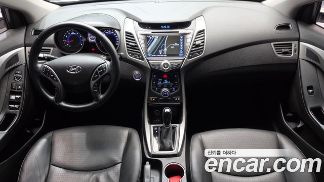 Hyundai Avante — interior