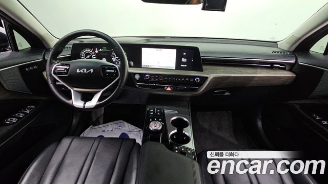Kia K8 — interior