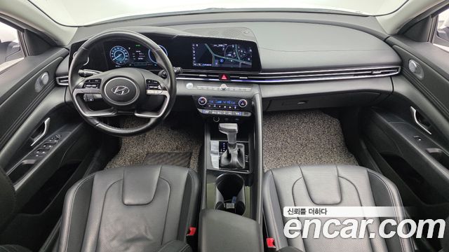 Hyundai Avante — interior