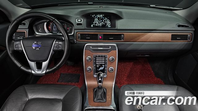 Volvo XC70 — interior