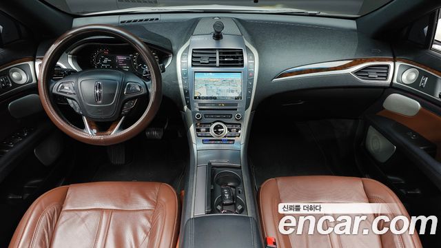 Lincoln MKZ — interior