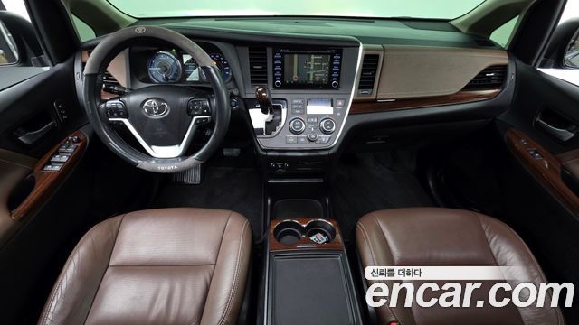 Toyota Sienna — interior