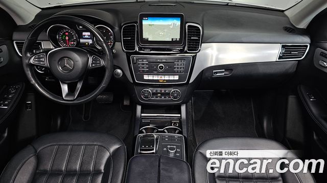 Mercedes-Benz GLE-Class — interior