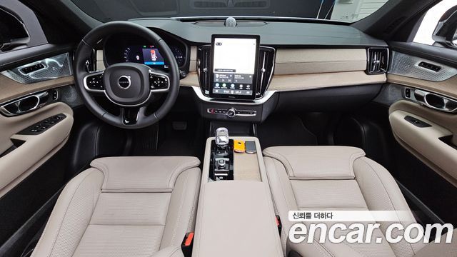 Volvo XC90 — interior