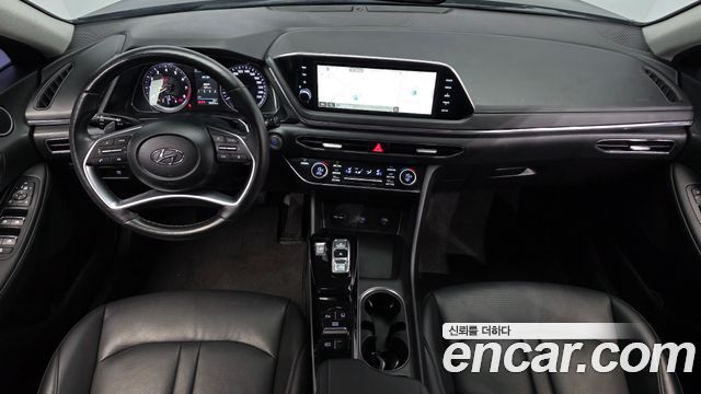 Hyundai Sonata — interior