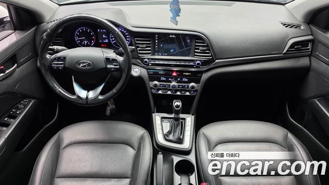 Hyundai Avante — interior