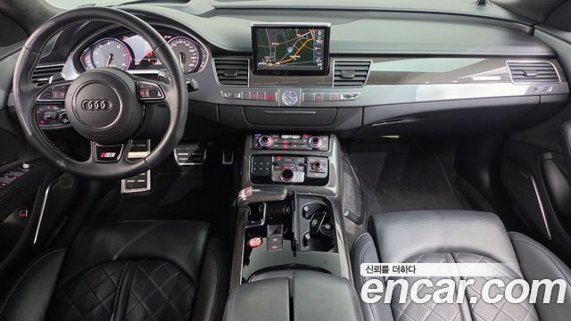 Audi S8 — interior