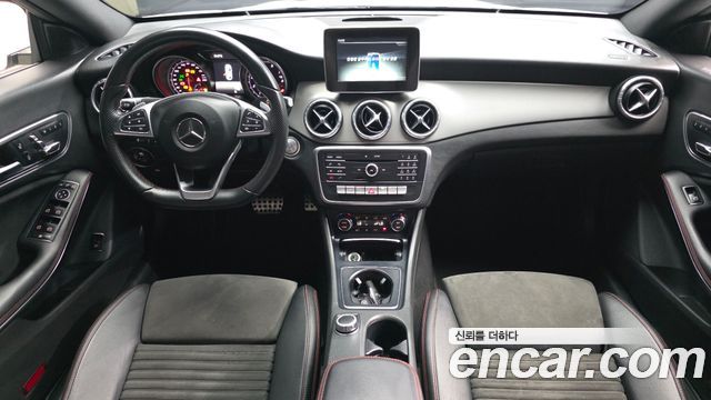 Mercedes-Benz CLA-Class — interior