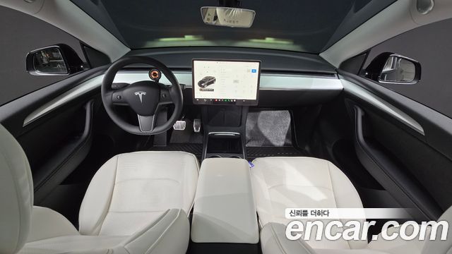 Tesla Model Y — interior