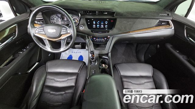 Cadillac XT5 — interior