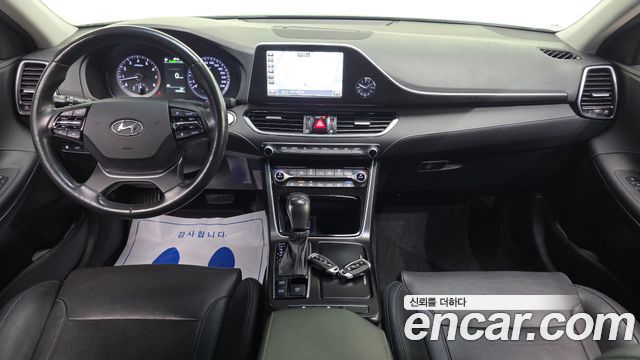 Hyundai Grandeur — interior