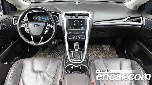 Ford Mondeo — interior