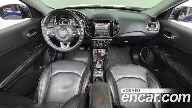 Jeep Compass — interior