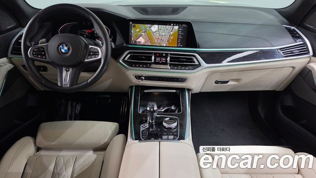 BMW X7 — interior
