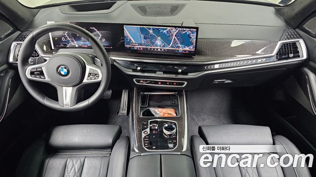 BMW X7 — interior
